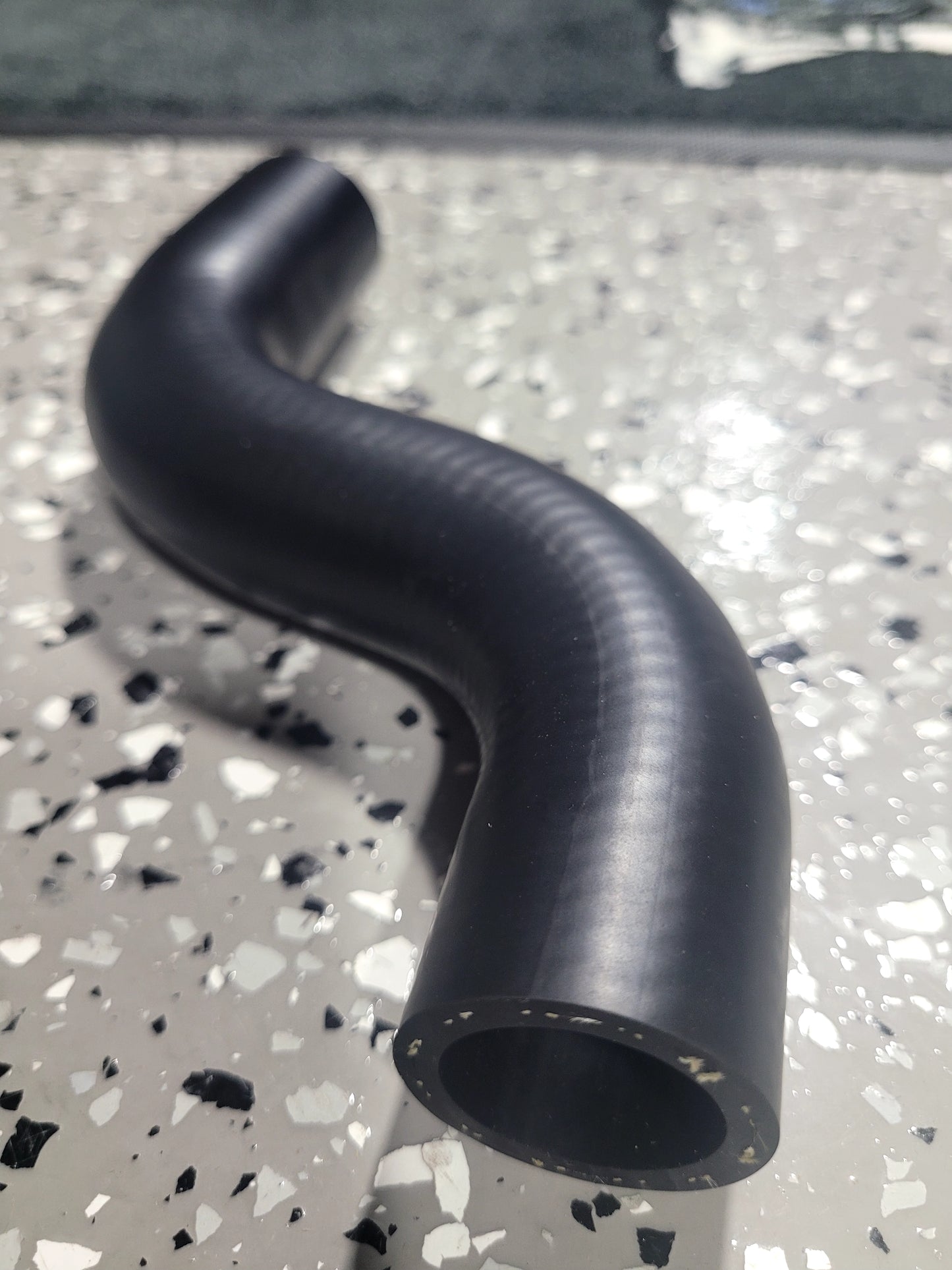 Expansion Tank Hose Volvo 1.18"-1" ID